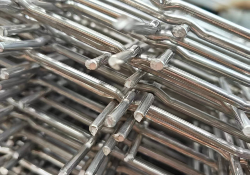Macro detail of crimped wire mesh interweaving structure