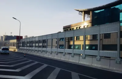 11,000 meters of highway noise barriers with metal louvered acoustic panels and transparent acrylic on the Heze Changjiang Road Expressway;