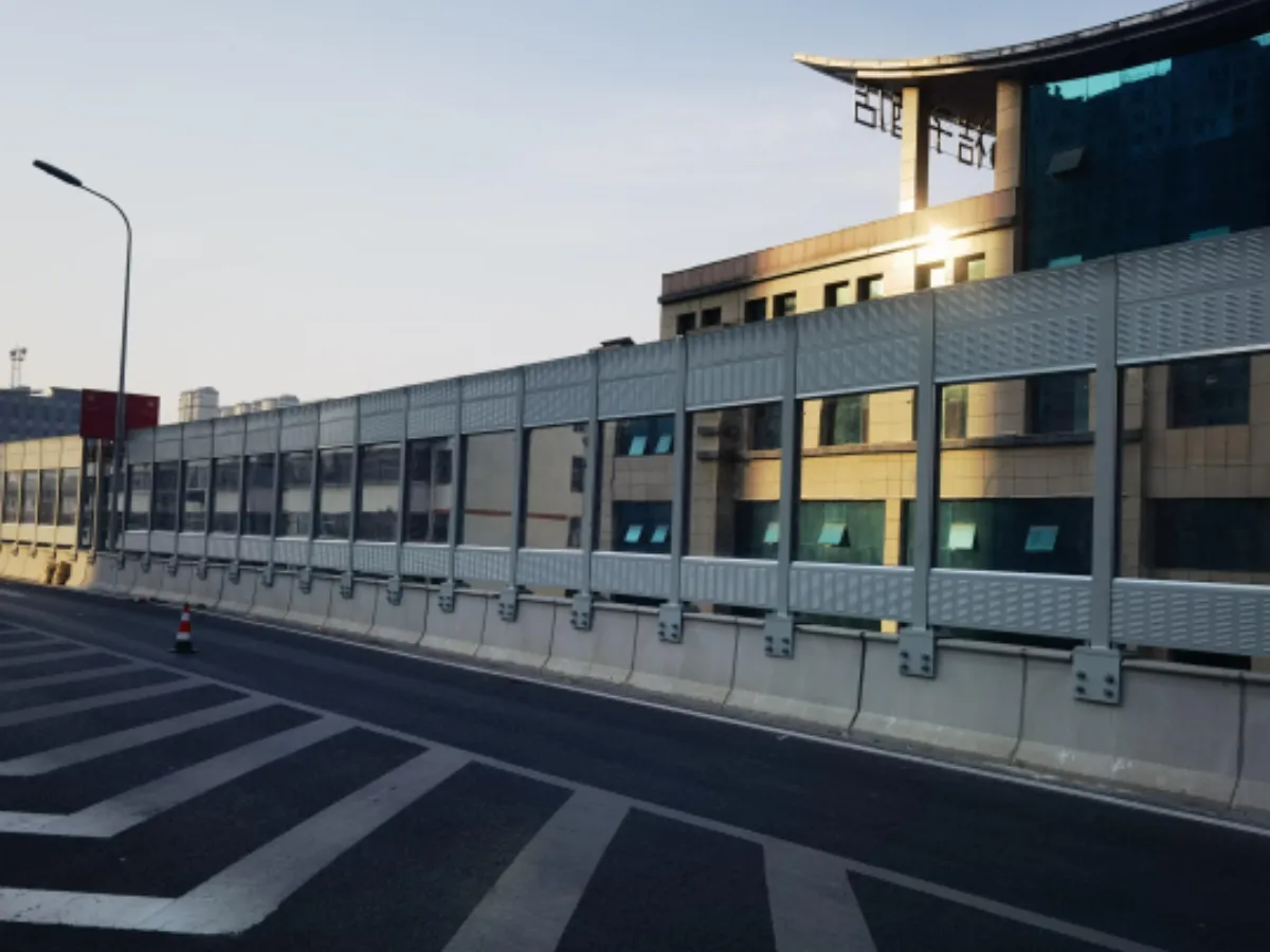 Urban expressway noise barrier supply project for Changjiang Road rapid transit in China